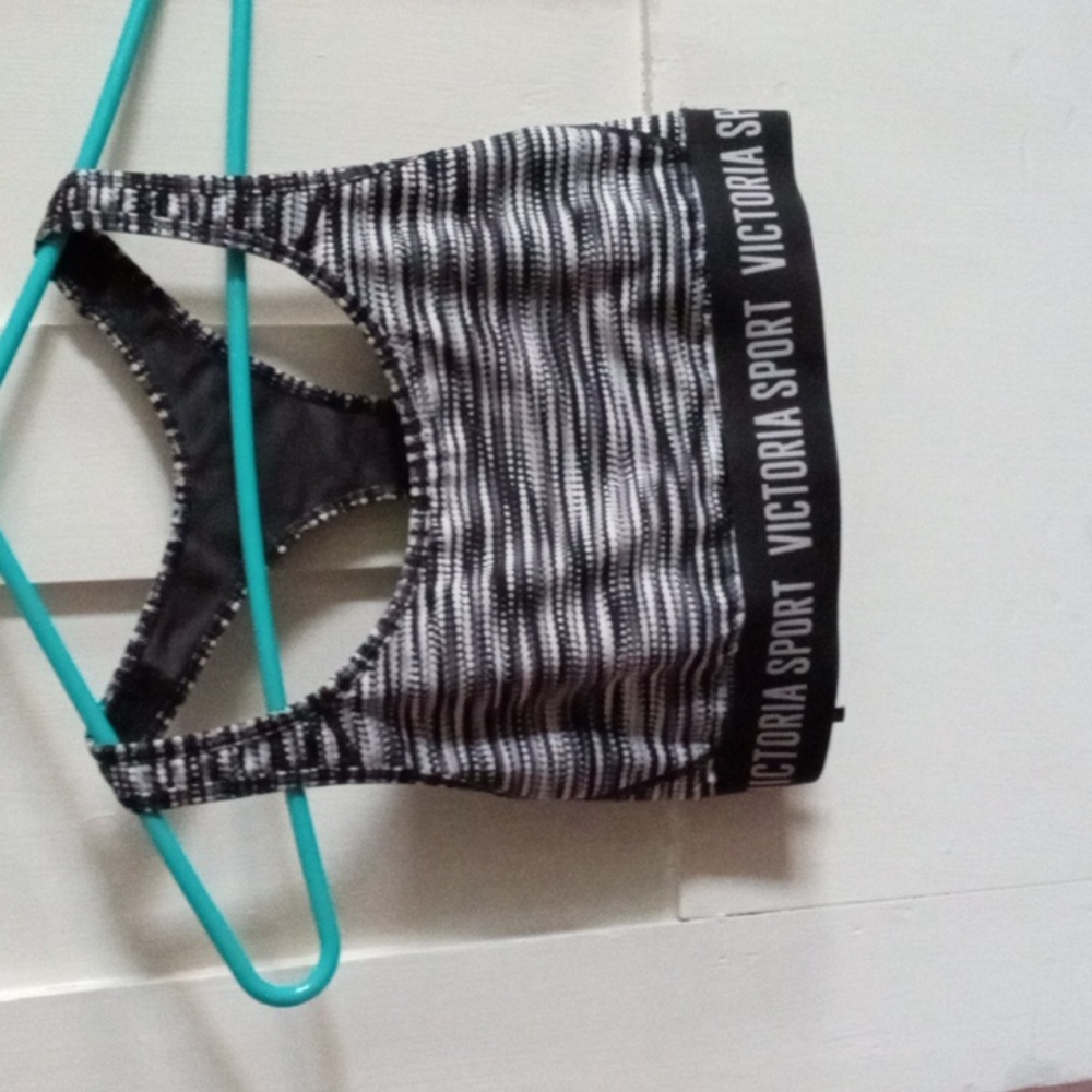 3 Victoria Sport bras